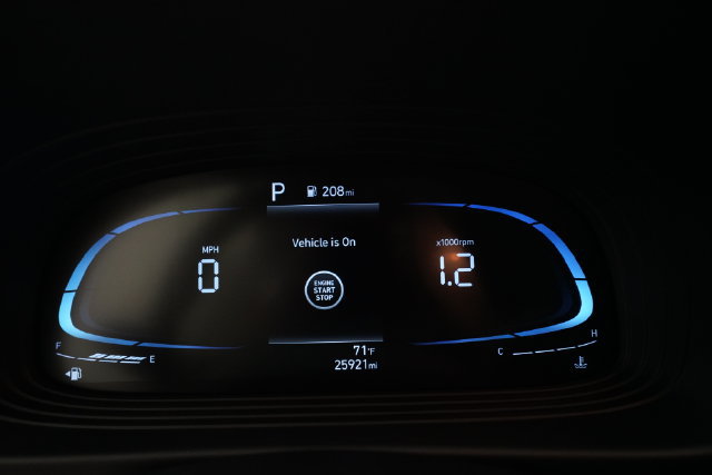 Used 2025 Hyundai Venue SEL FWD image 2
