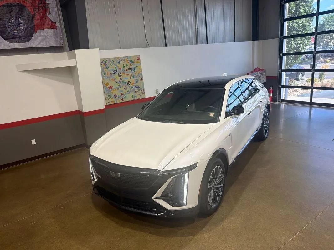 Used 2024 Cadillac Lyriq Sport AWD/4WD image 40
