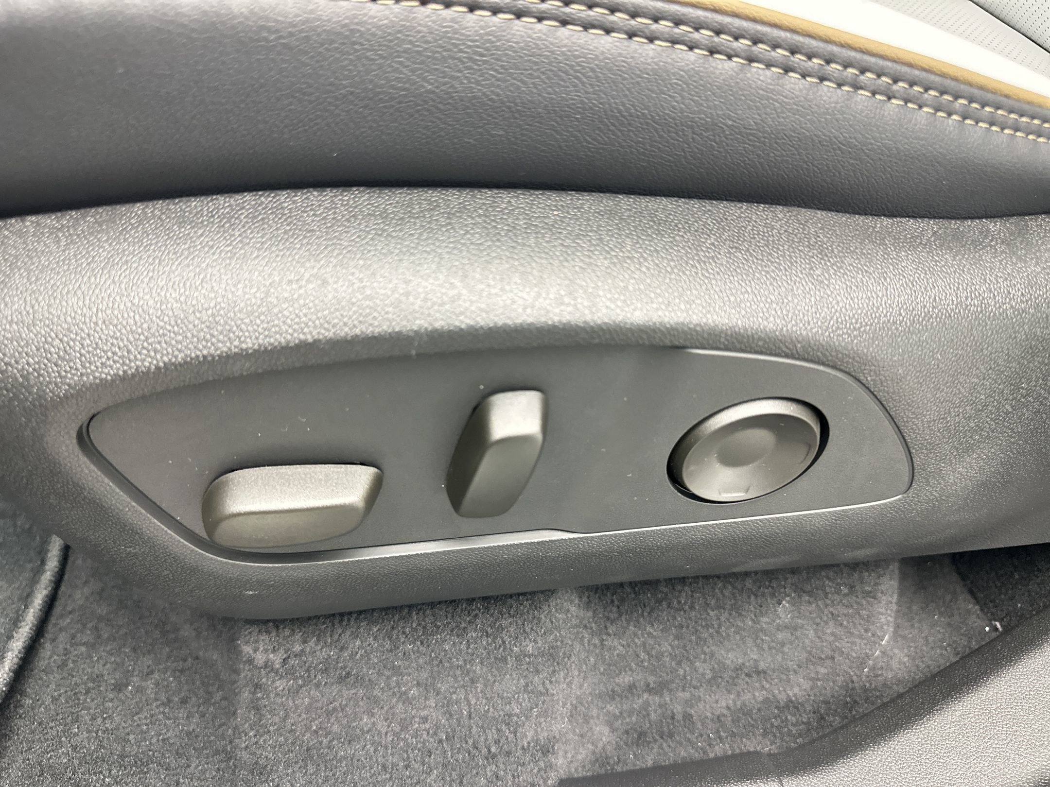 New 2026 Chevrolet Traverse High Country w/ LPO, Floor Liner Package AWD/4WD image 14