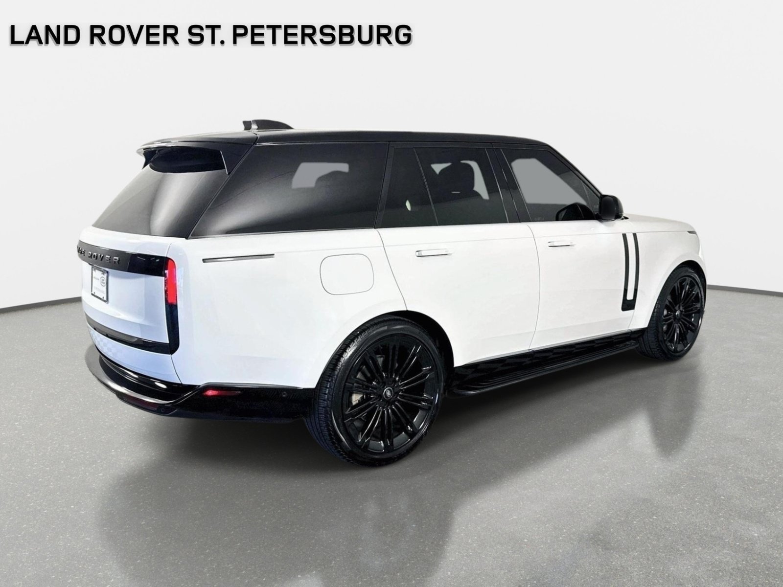 Used 2024 Land Rover Range Rover SE AWD/4WD image 5
