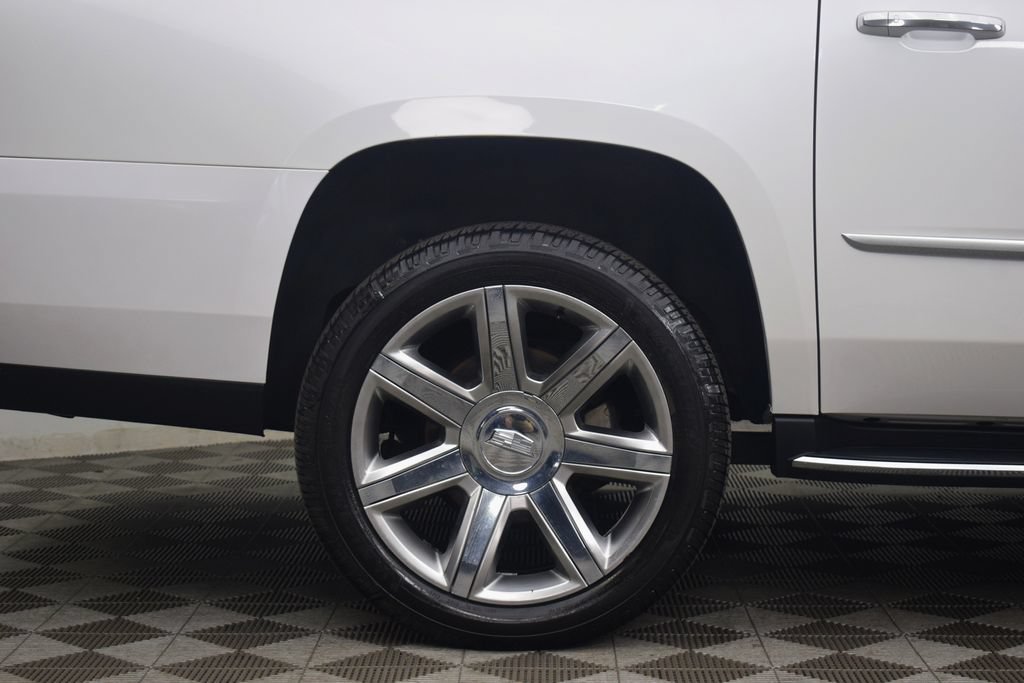 Used 2017 Cadillac Escalade ESV Luxury AWD/4WD image 32
