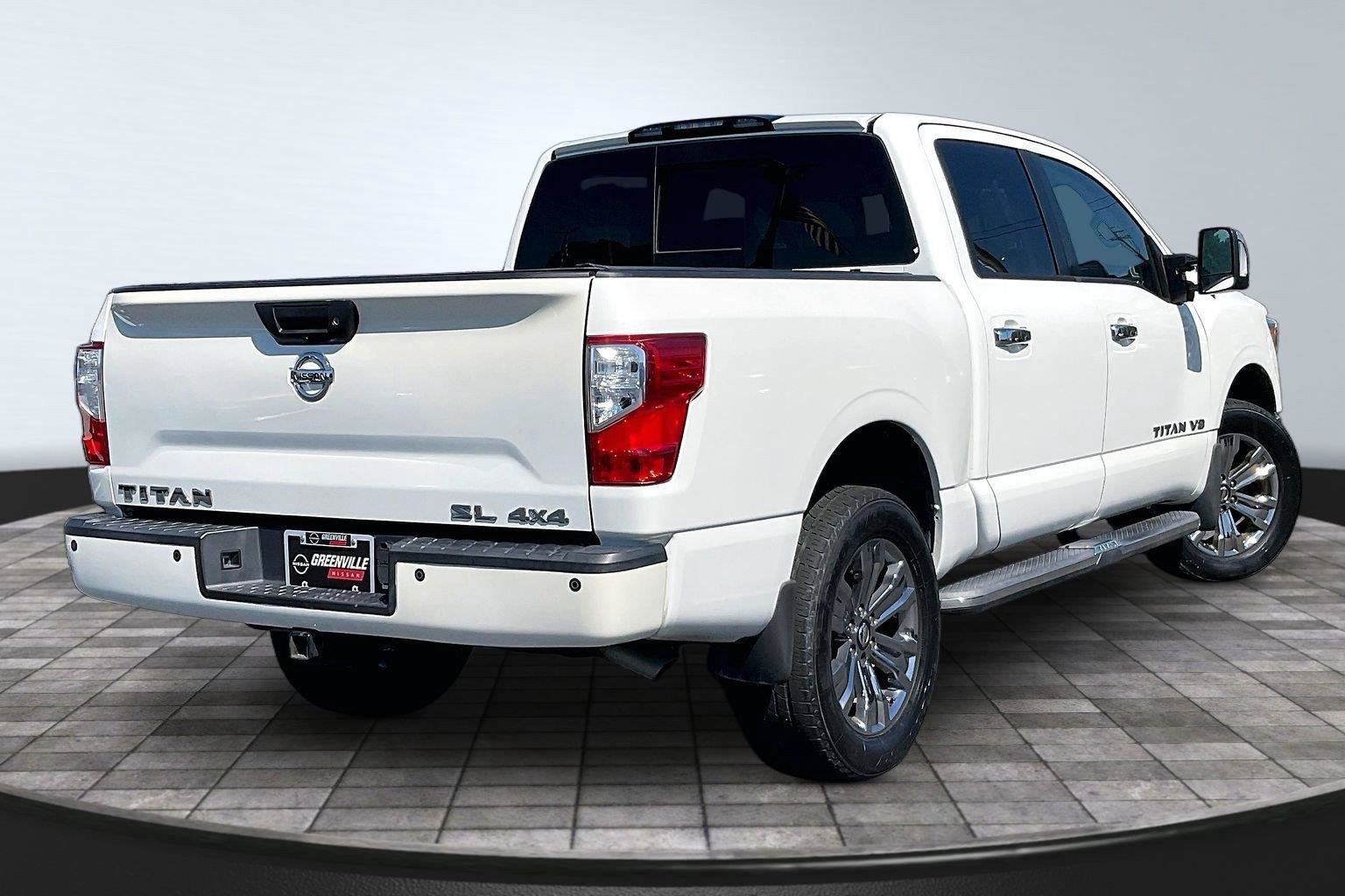 Used 2018 Nissan Titan SL w/ Chrome Package AWD/4WD image 14