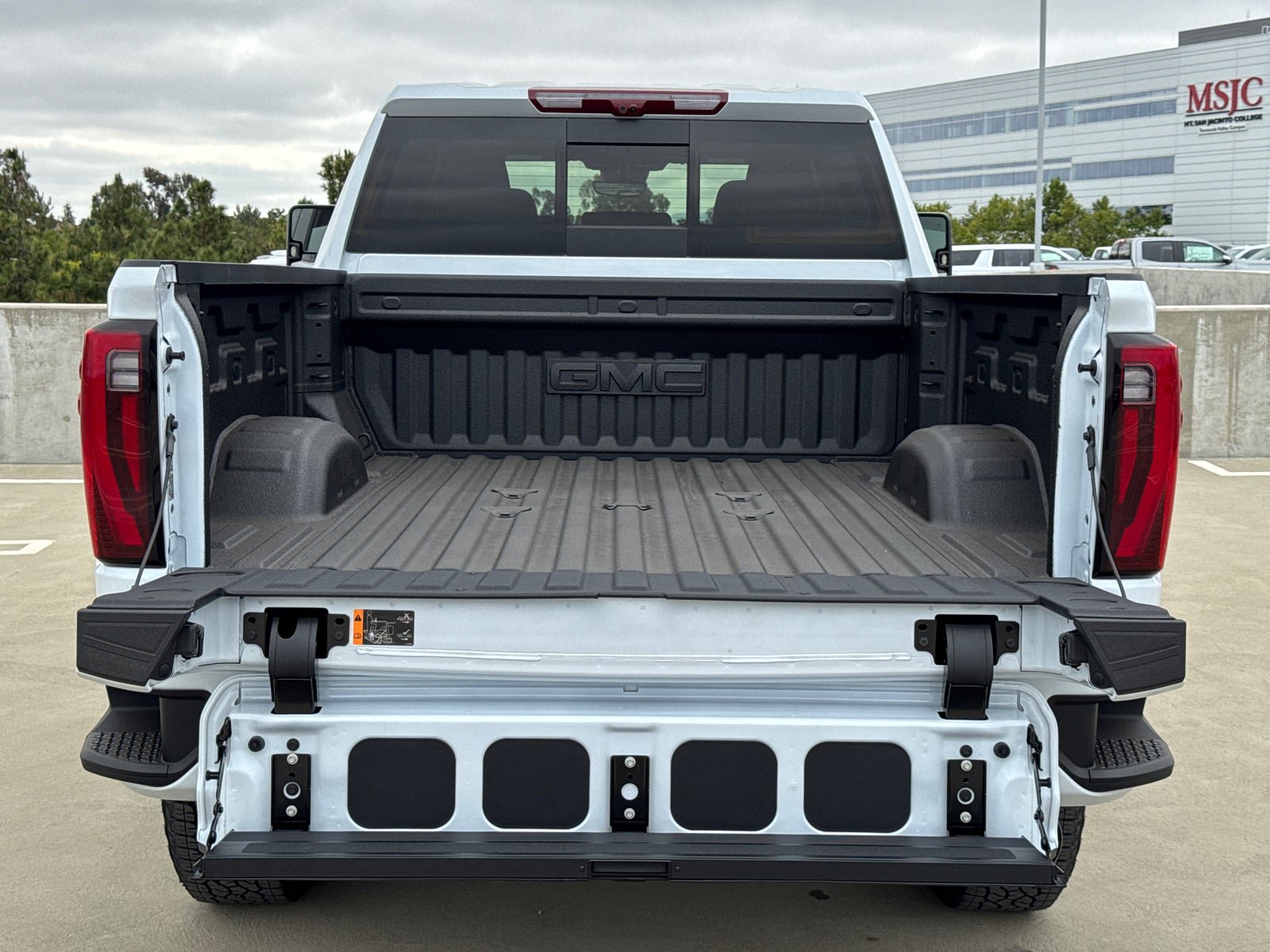 New 2026 GMC Sierra 2500 Denali w/ Denali Reserve Package AWD/4WD image 12