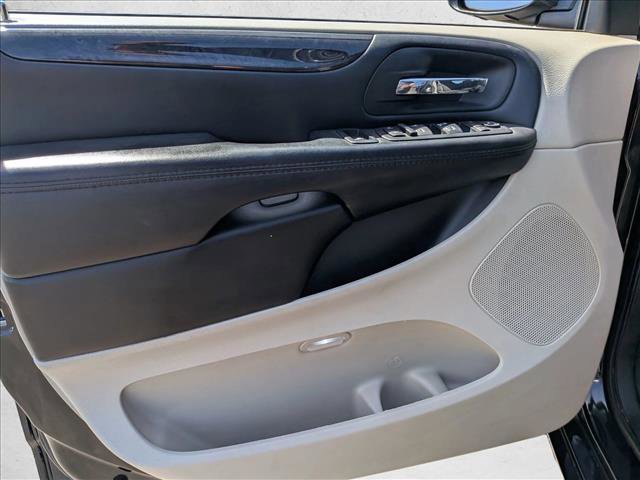 Used 2018 Dodge Grand Caravan SE w/ UConnect Hands-Free Group FWD image 9