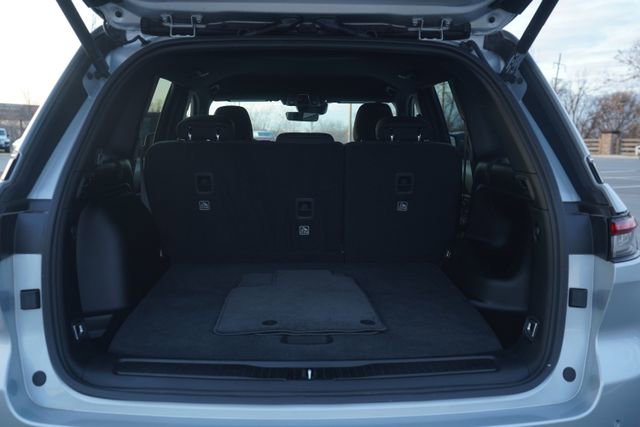 Used 2025 Jeep Grand Cherokee Laredo w/ Luxury Tech Group I image 18