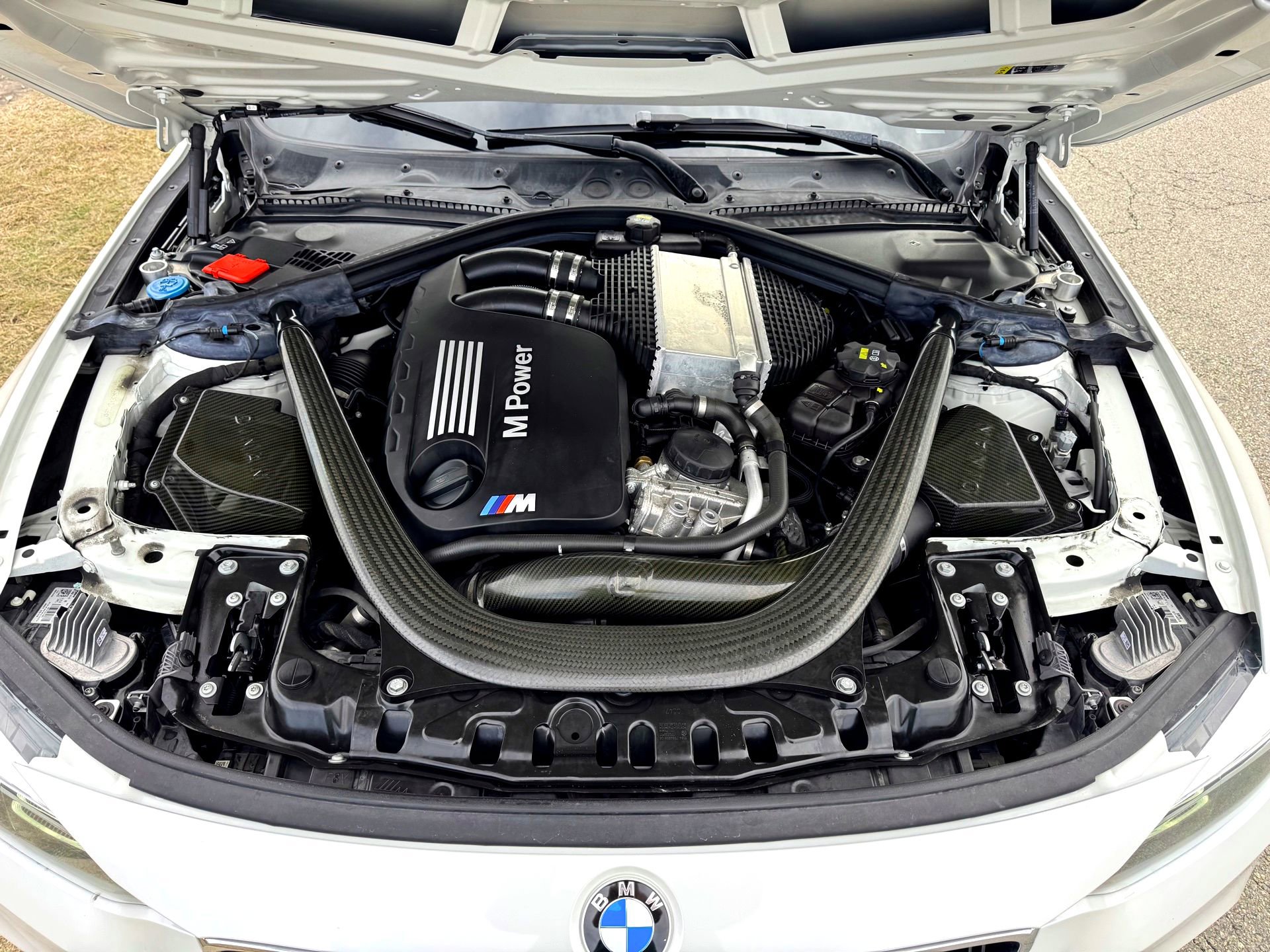 Used 2018 BMW M4 Convertible image 5