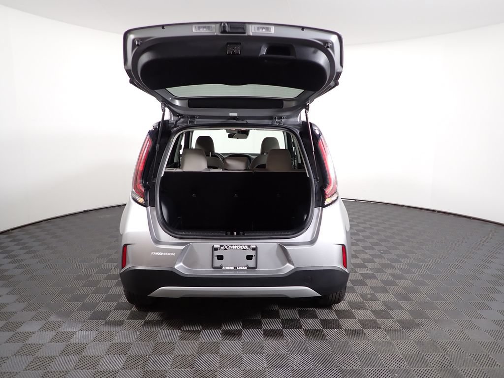 Used 2025 Kia Soul LX w/ LX Technology Package FWD image 16