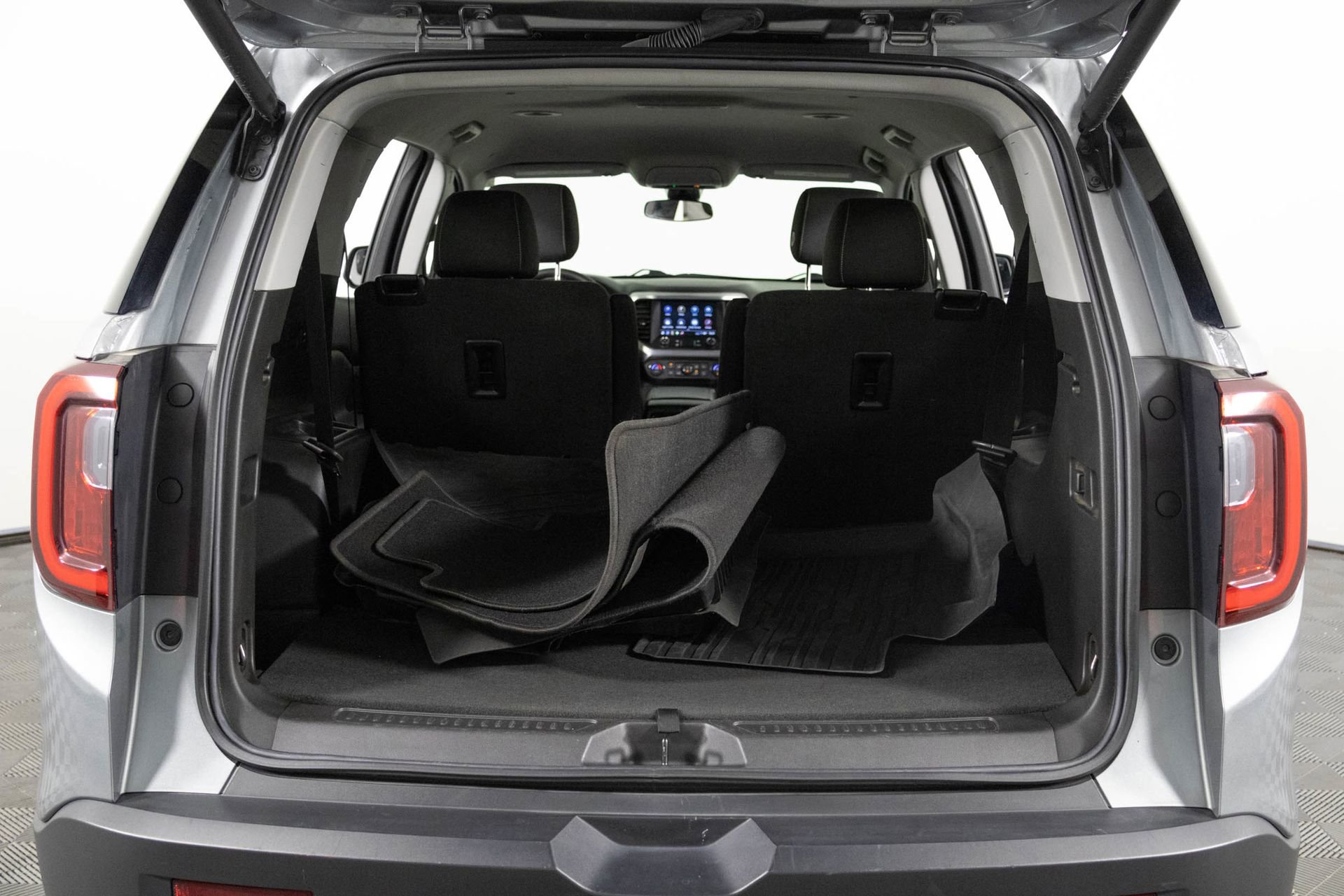 Certified 2023 GMC Acadia SLE w/ Driver Convenience Package image 38