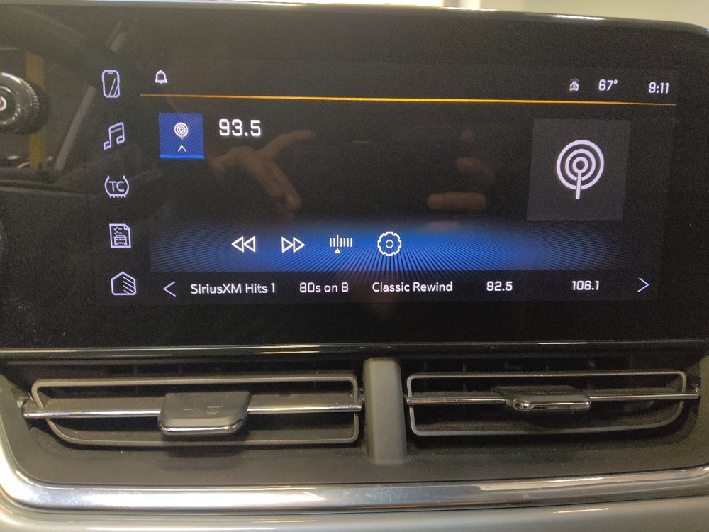 Used 2025 Chevrolet Trax LT w/ LT Convenience Package FWD image 25