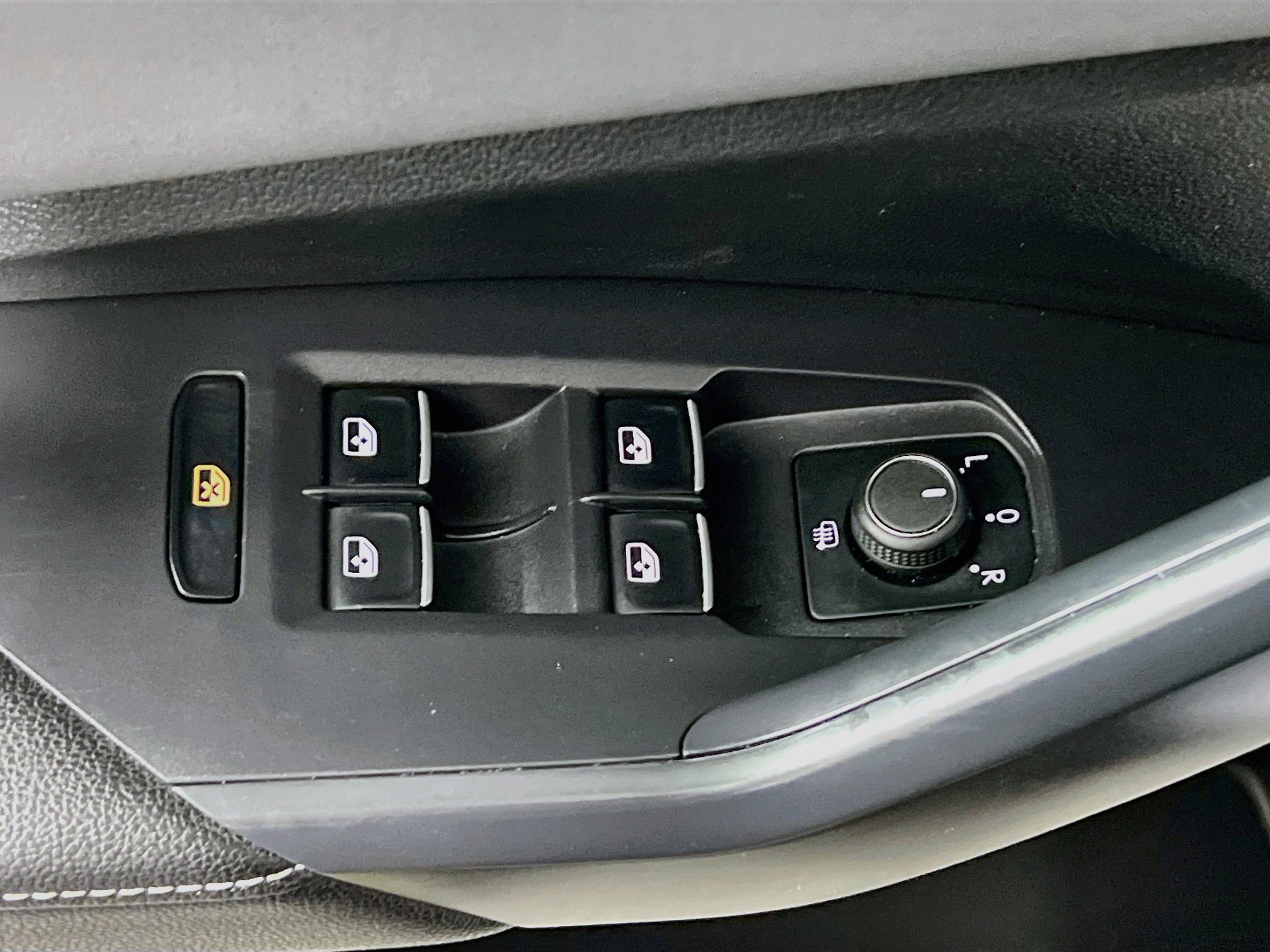Used 2025 Volkswagen Jetta SE FWD image 16