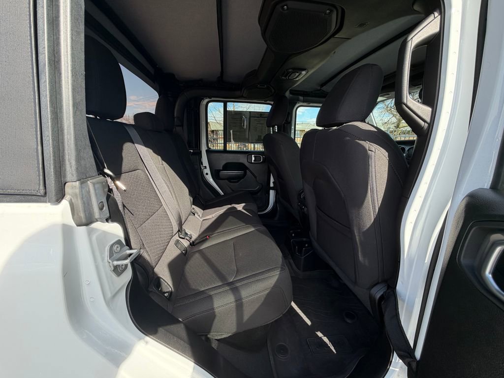 Used 2022 Jeep Gladiator Willys image 16