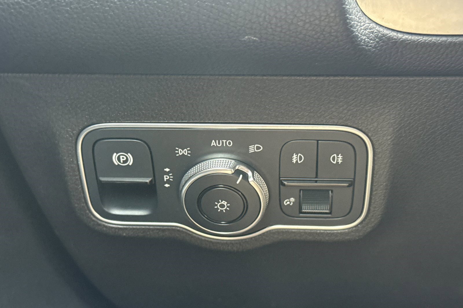 Used 2021 Mercedes-Benz GLB 250 4MATIC image 34