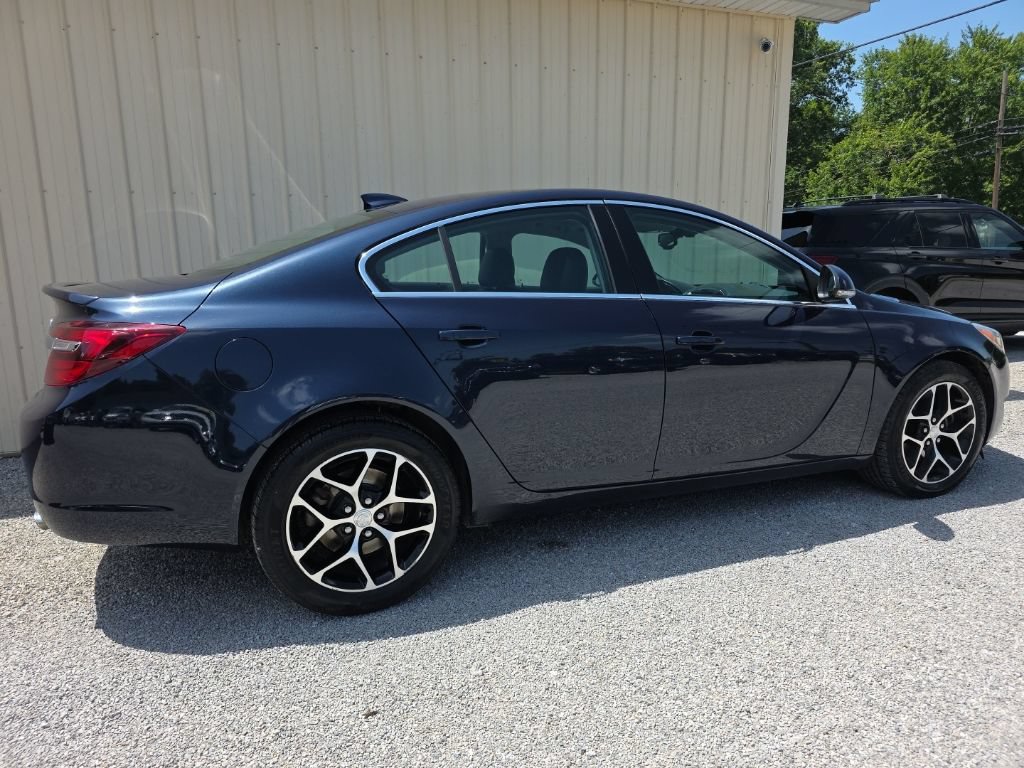 Used 2017 Buick Regal Sport Touring FWD image 6