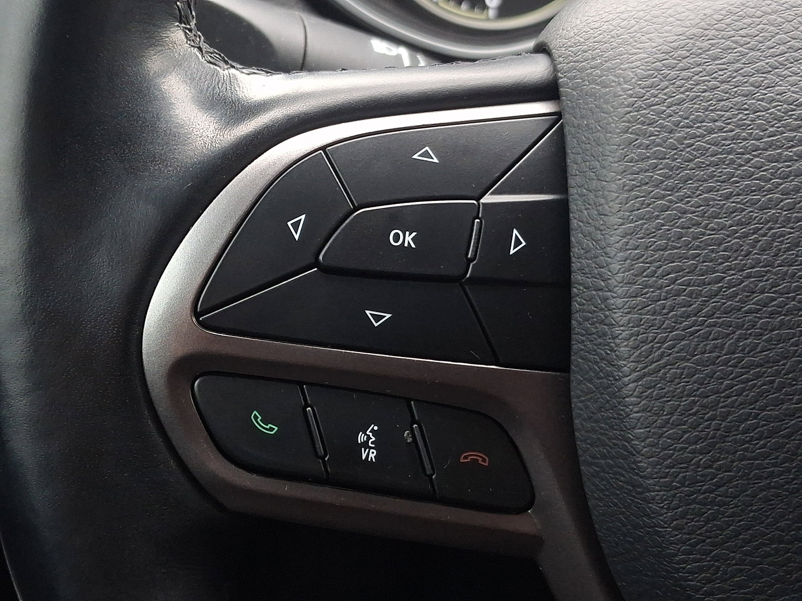 Used 2021 Jeep Cherokee Latitude Lux w/ Comfort/Convenience Group image 21