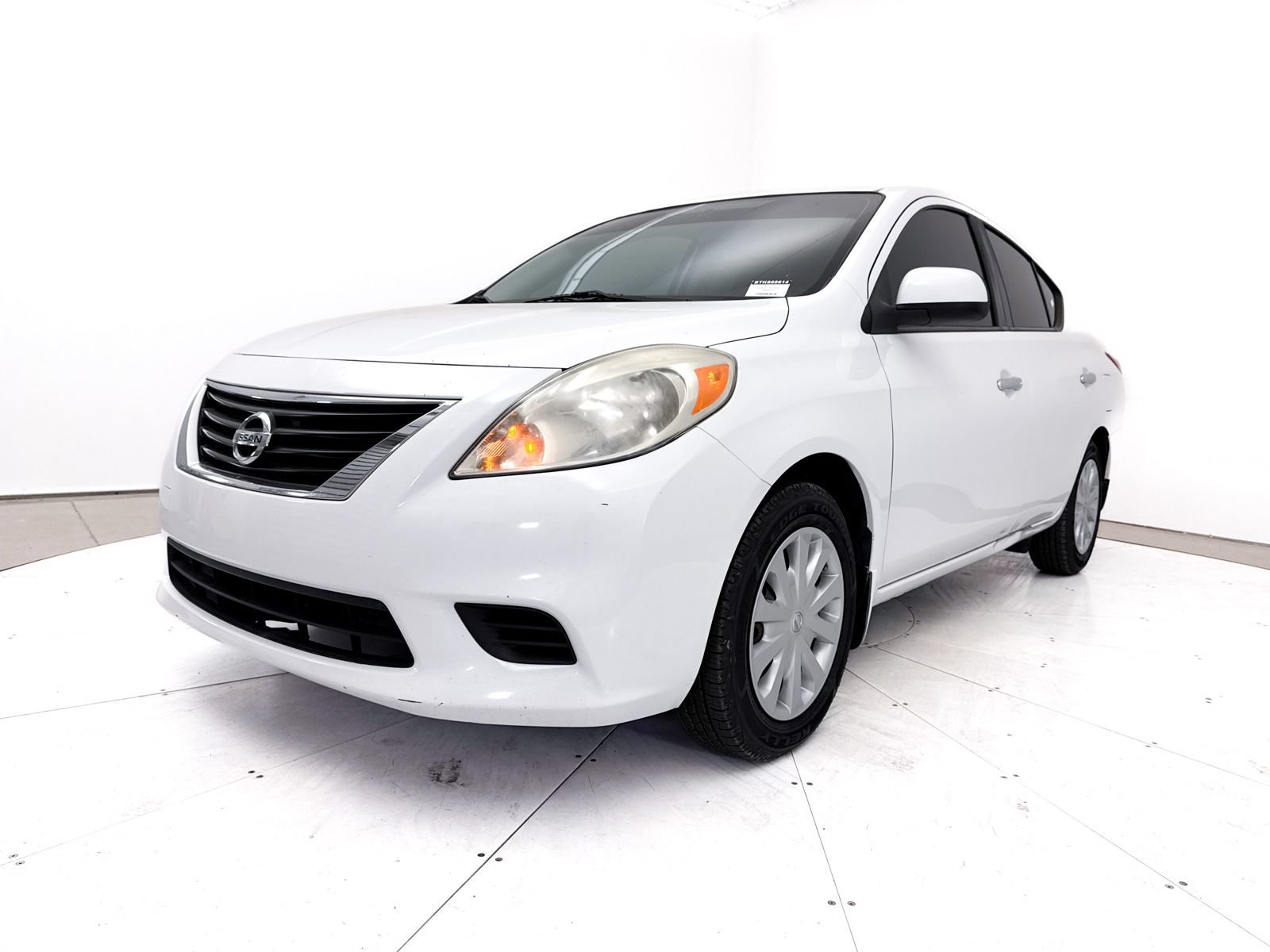 Used 2014 Nissan Versa SV FWD image 7