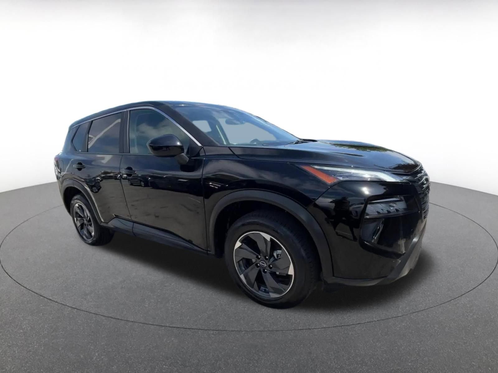 Used 2025 Nissan Rogue SV FWD image 2