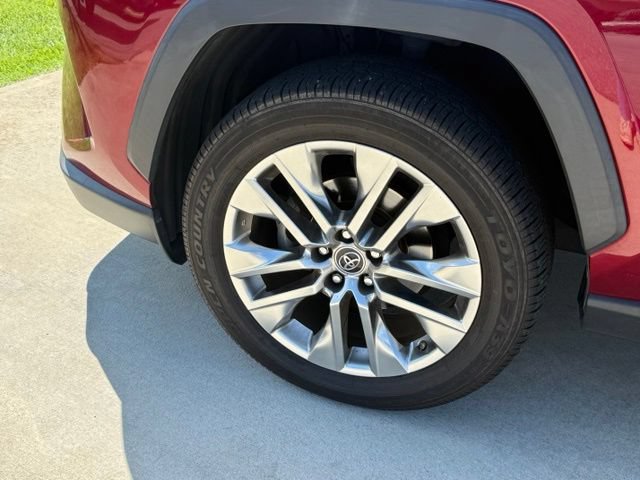Used 2019 Toyota RAV4 XLE Premium FWD image 5