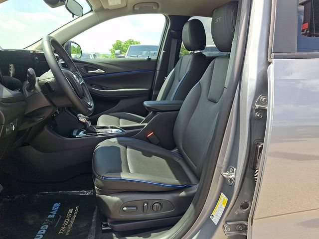 Used 2025 Buick Encore GX Sport Touring w/ Comfort Package AWD/4WD image 15