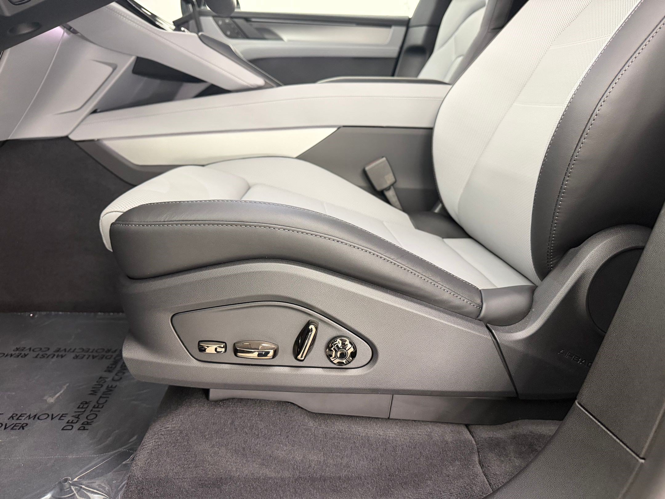 New 2026 Porsche Cayenne Electric AWD/4WD image 16
