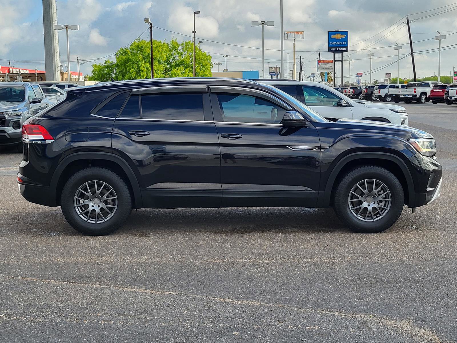 Used 2023 Volkswagen Atlas Cross Sport SE image 6