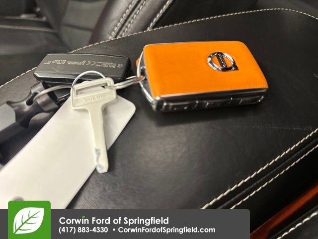 Used 2021 Volvo XC40 T5 R-Design w/ Protection Package Premier image 29