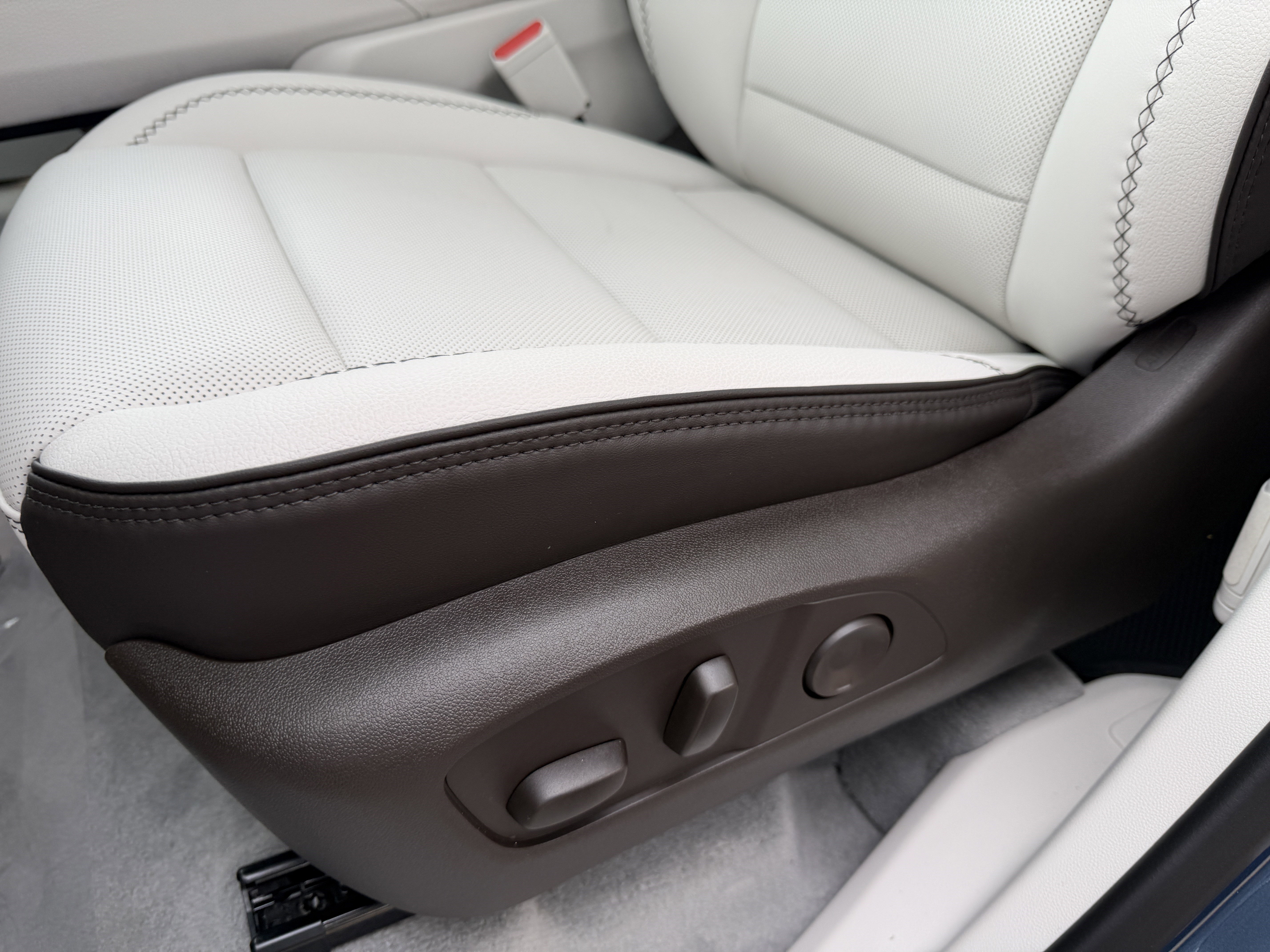 New 2026 GMC Acadia Denali w/ Super Cruise Package image 15