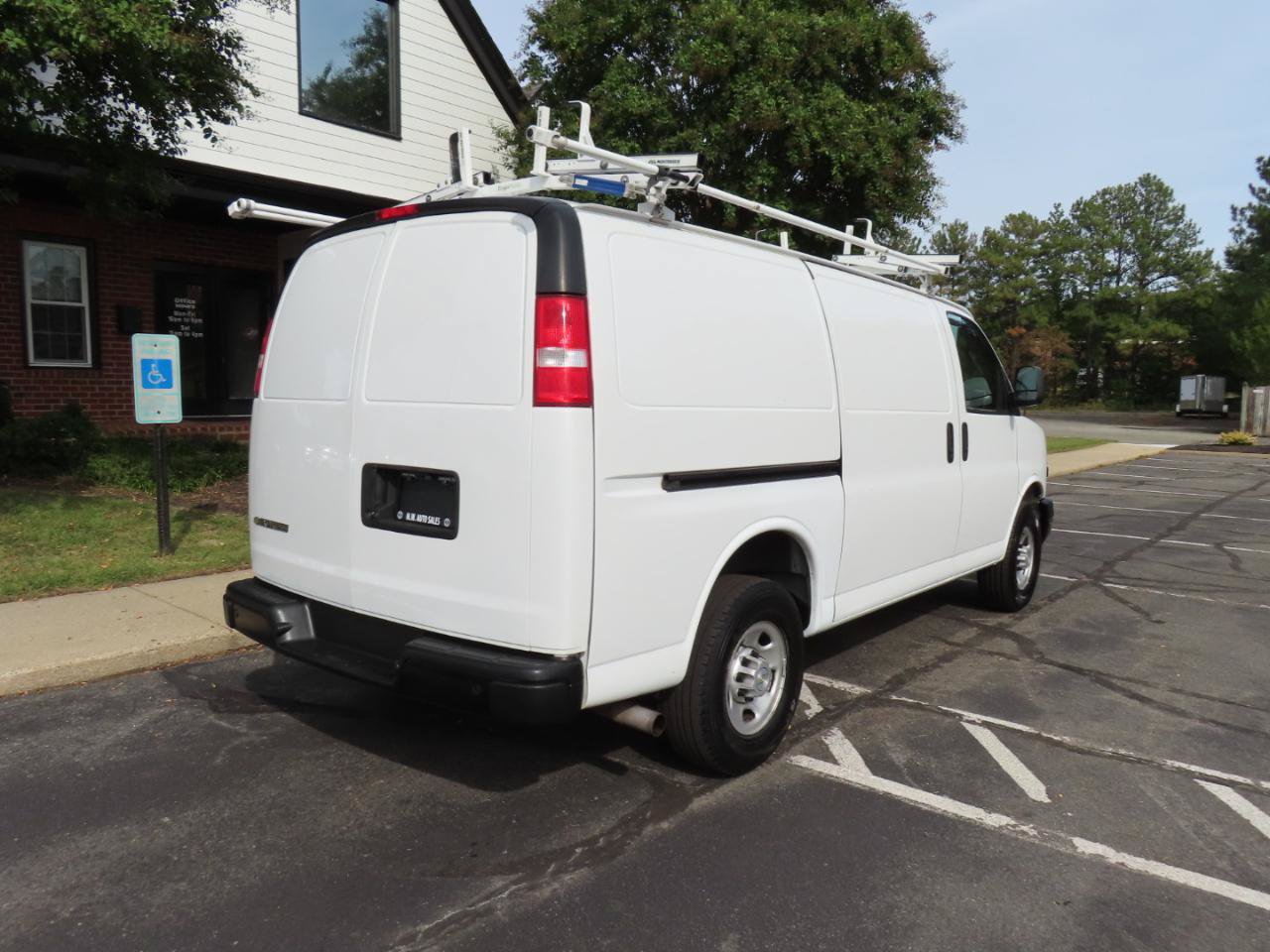 Used 2020 Chevrolet Express 3500 w/ Driver Convenience Package RWD image 8
