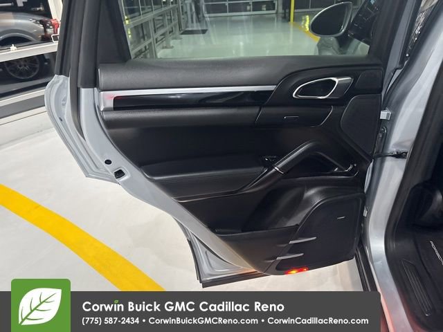 Used 2018 Porsche Cayenne Platinum Edition image 25