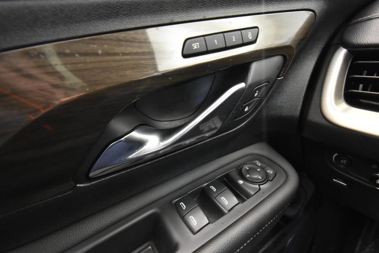 Used 2020 GMC Terrain Denali w/ LPO, Floor Liner Package image 32