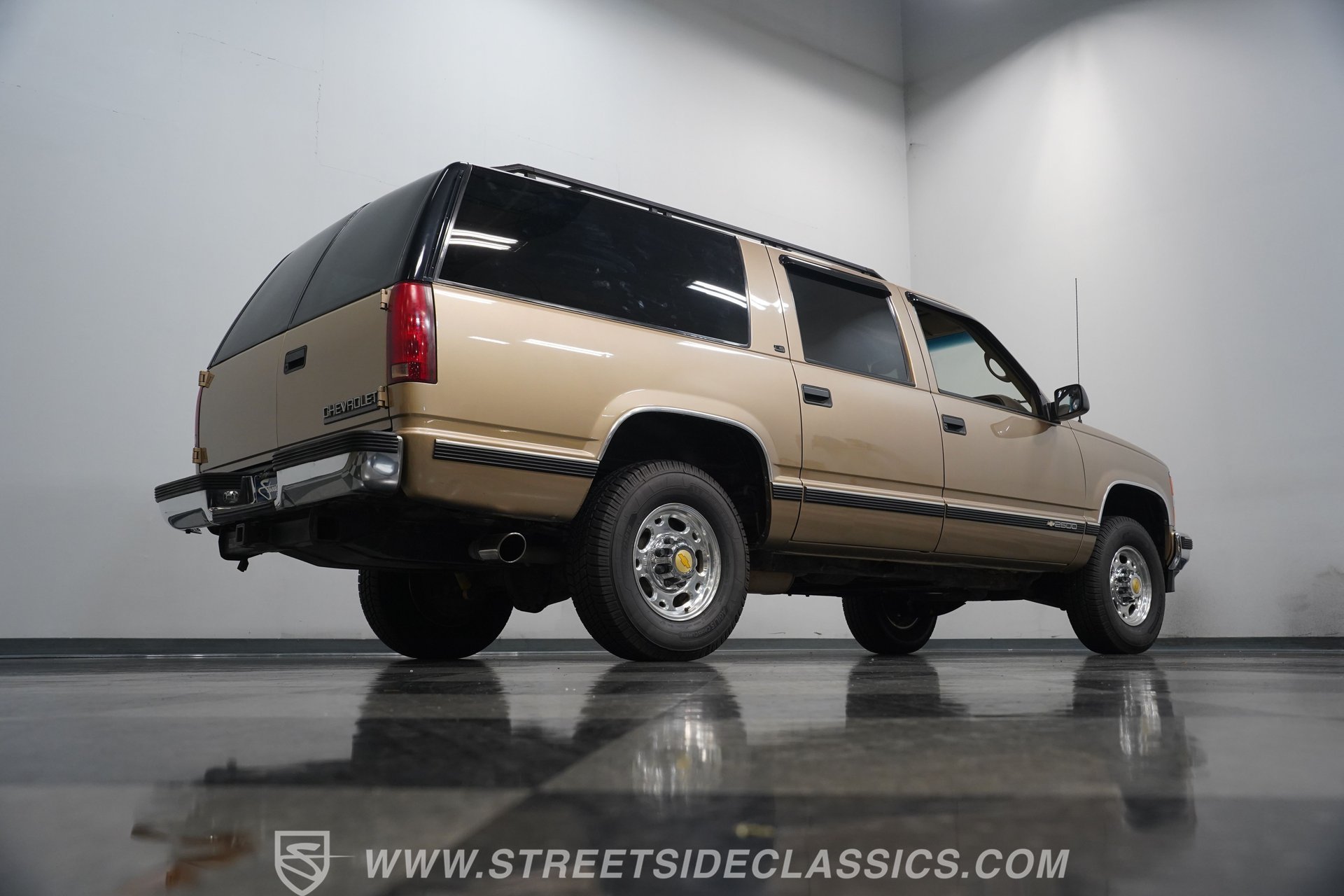 Used 1999 Chevrolet Suburban 2500 w/ Preferred Equipment Group 2 RWD image 27