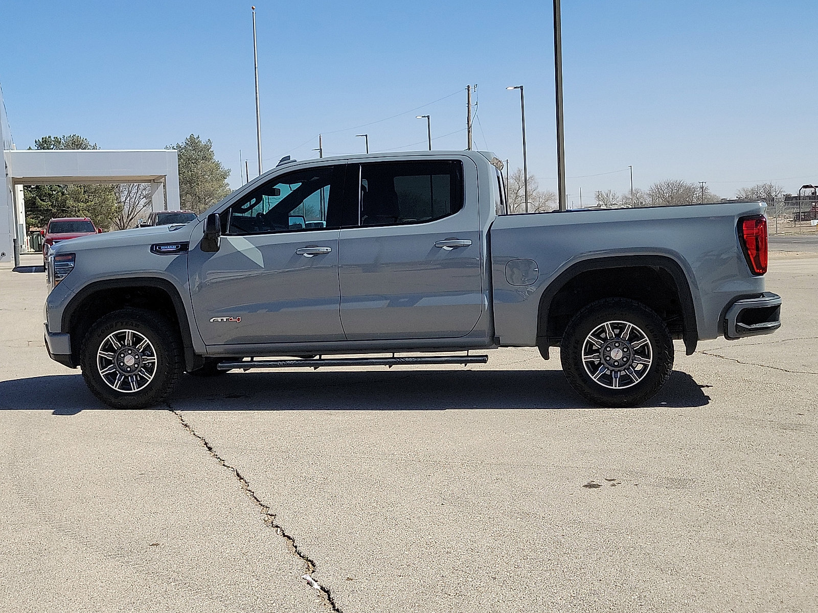 Used 2024 GMC Sierra 1500 AT4 w/ AT4 Preferred Package AWD/4WD image 2