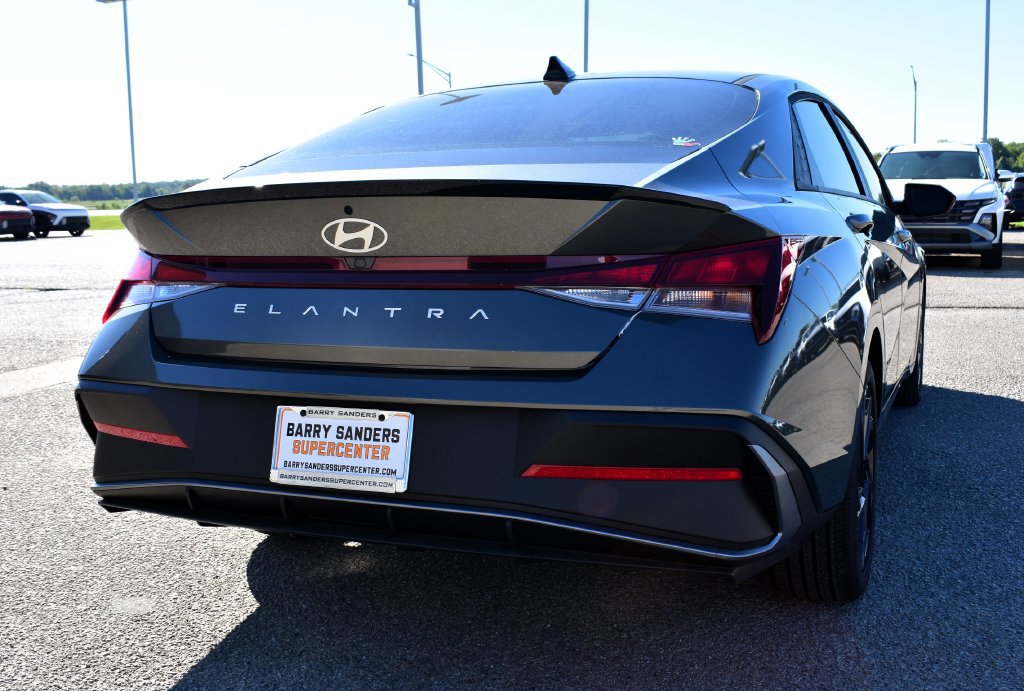 New 2026 Hyundai Elantra SEL Sport FWD image 11
