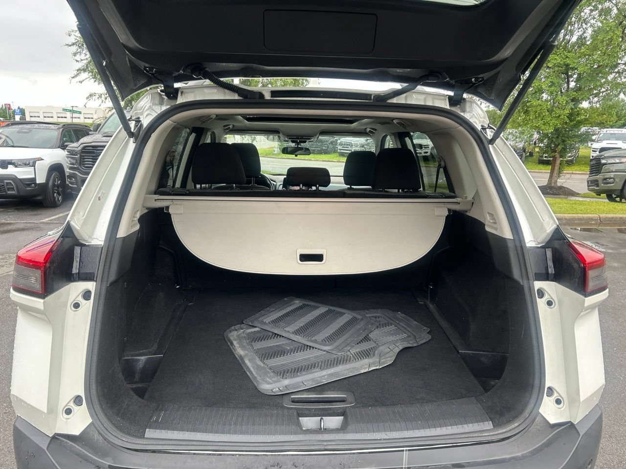 Used 2021 Nissan Rogue SV AWD/4WD image 13