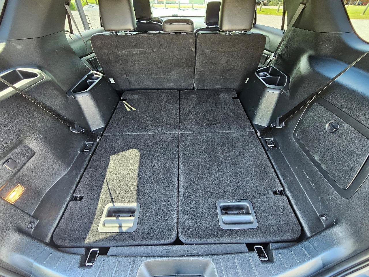 Used 2018 Ford Explorer XLT w/ Equipment Group 202A AWD/4WD image 31