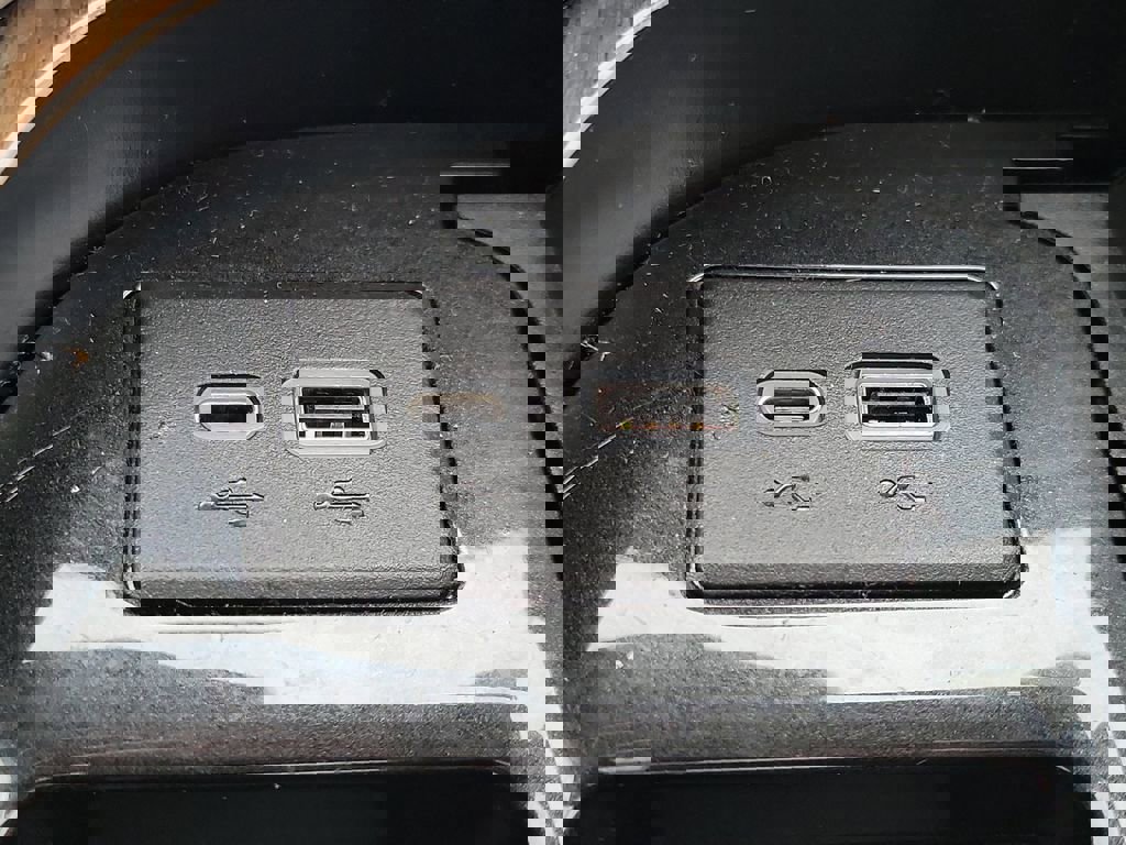 Certified 2022 Cadillac Escalade Premium Luxury Platinum image 37