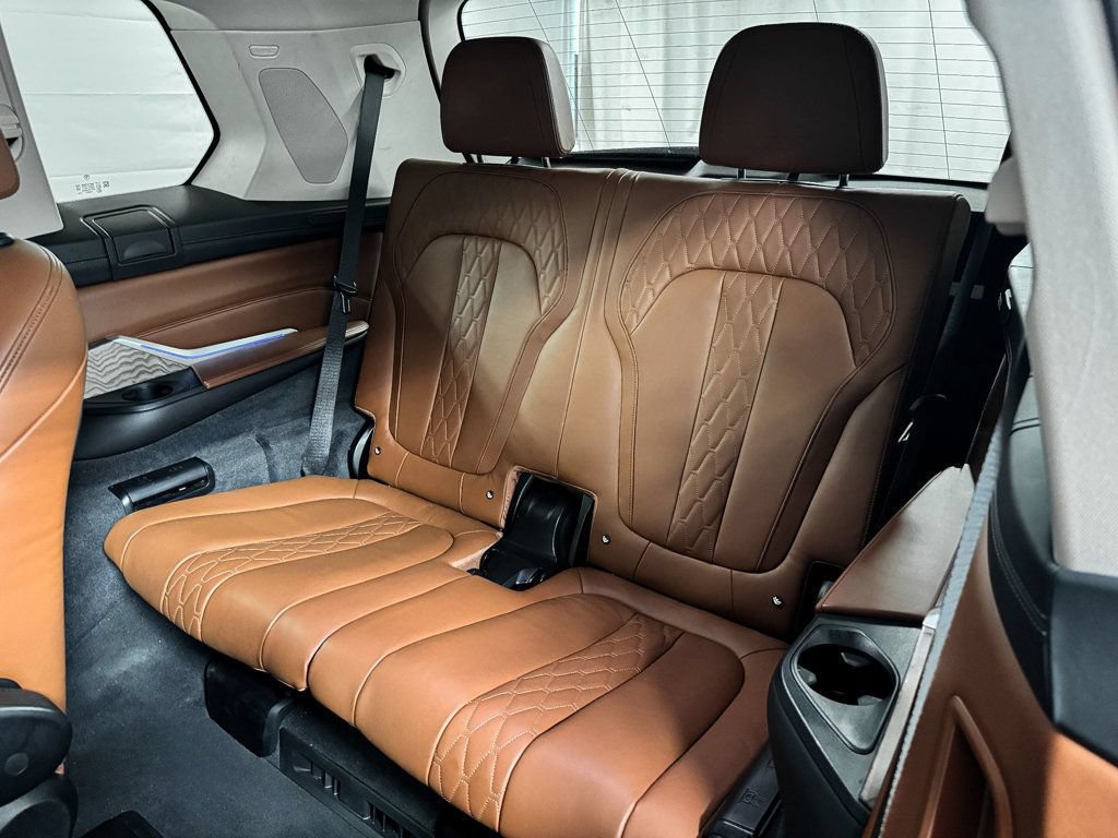 Used 2019 BMW X7 xDrive40i w/ Premium Package AWD/4WD image 11