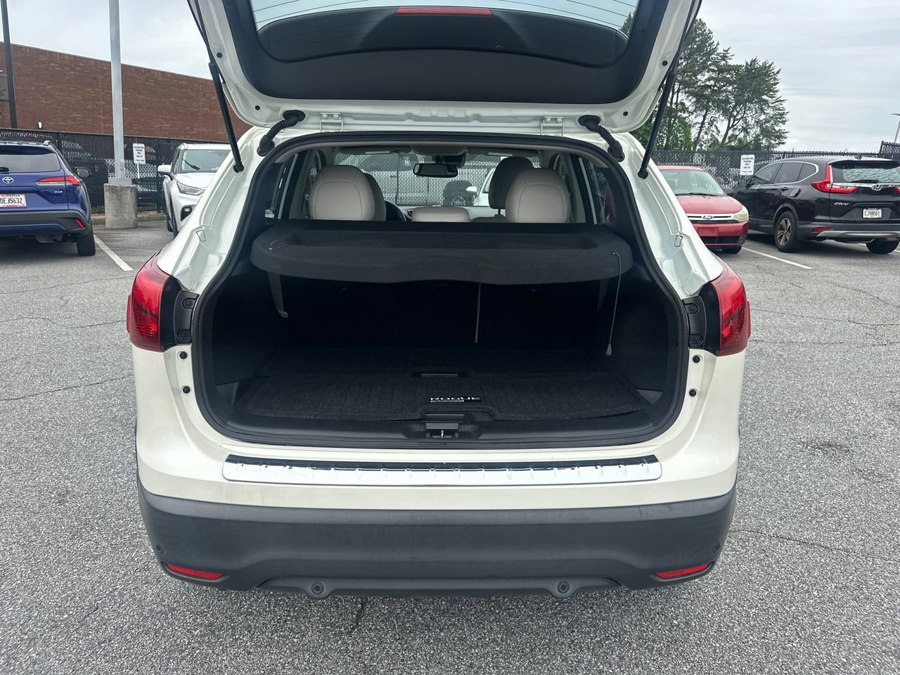 Used 2019 Nissan Rogue Sport SL w/ Premium Package FWD image 18