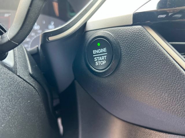 Used 2022 Ford Escape SE w/ SE Sport Appearance Package FWD image 32