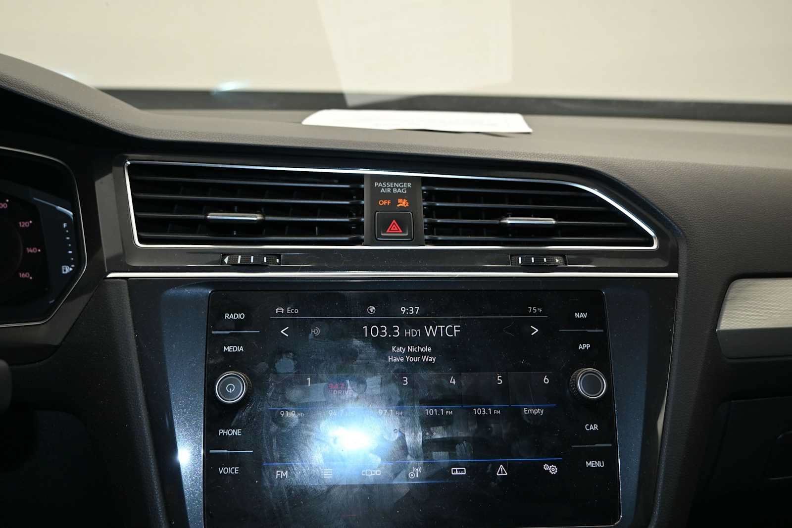 Used 2021 Volkswagen Tiguan SEL AWD/4WD image 15