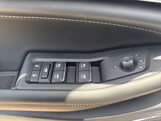 New 2025 Jeep Grand Cherokee Overland w/ Luxury Tech Group IV AWD/4WD image 9