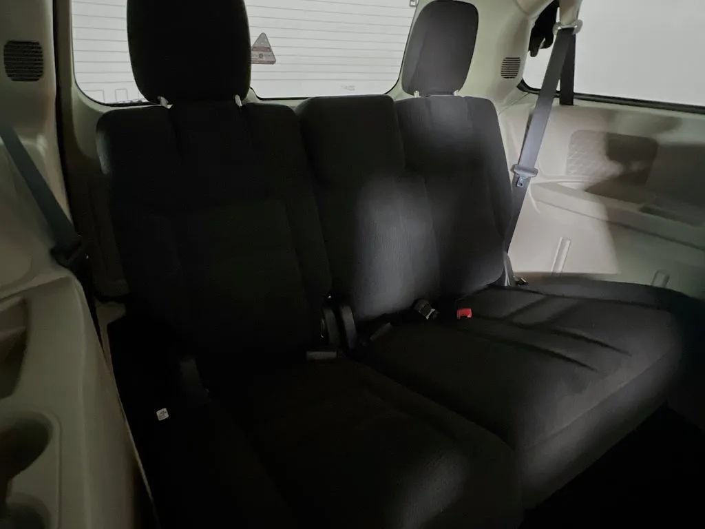 Used 2016 Dodge Grand Caravan SE w/ Quick Order Package 29E SE FWD image 25