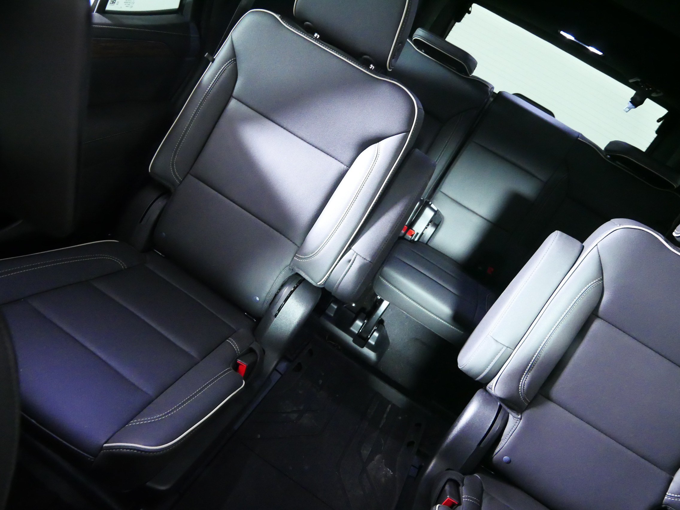 Used 2023 Chevrolet Tahoe Premier w/ Advanced Technology Package AWD/4WD image 12