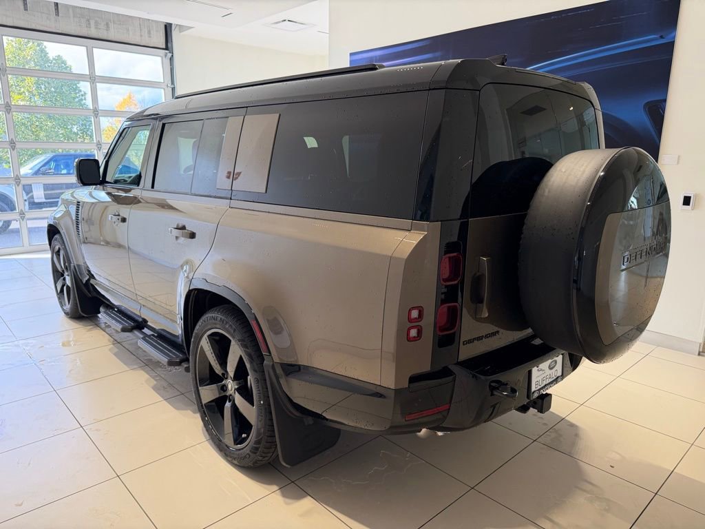 New 2025 Land Rover Defender 130 X-Dynamic SE image 2