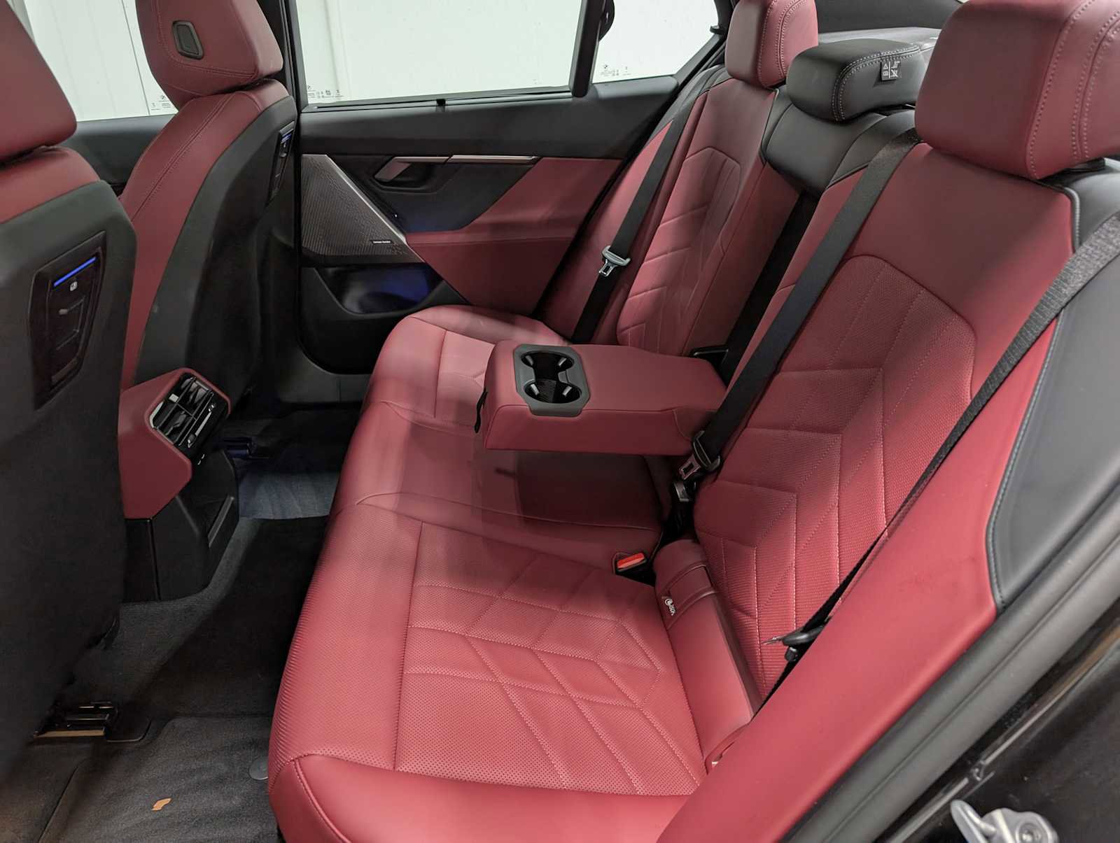 Used 2025 BMW 540i xDrive w/ Executive Package image 22