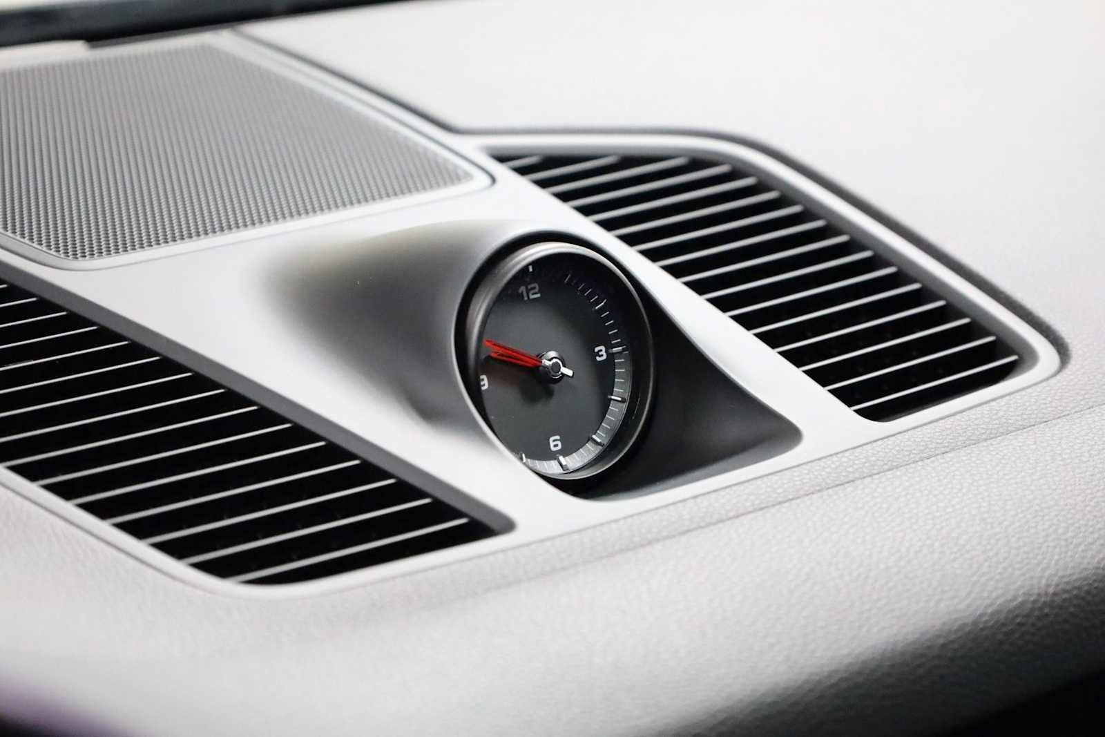 Used 2022 Porsche Cayenne image 18