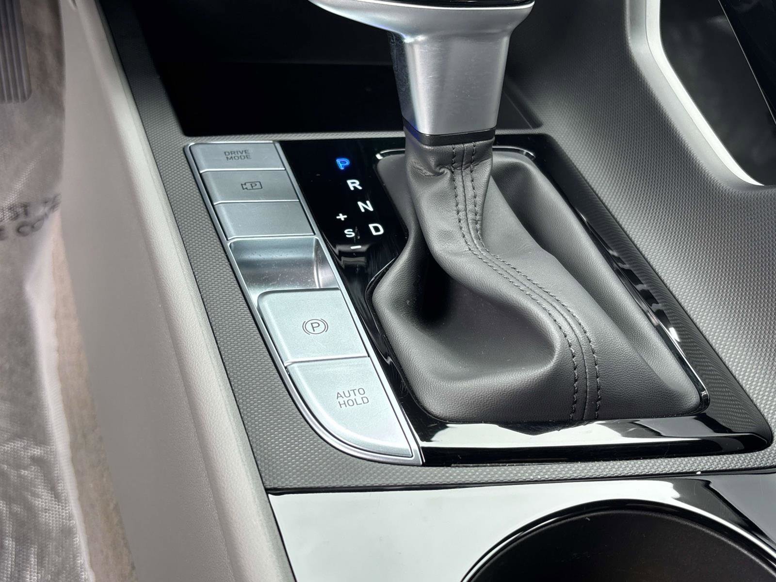 Used 2024 Hyundai Elantra Blue image 24