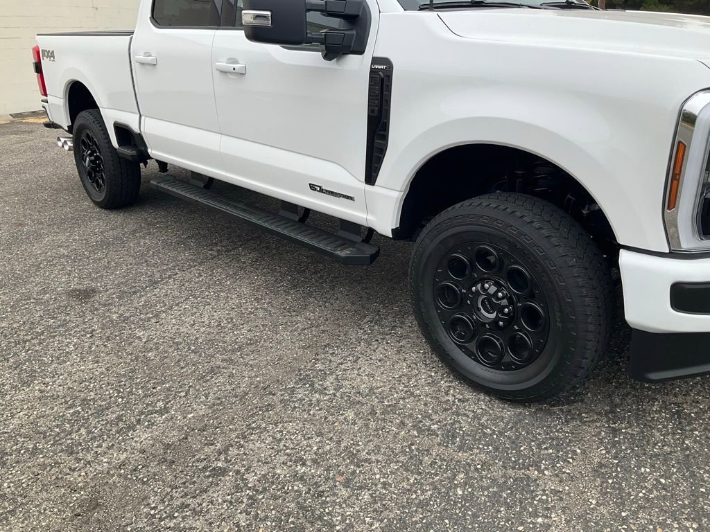 Certified 2025 Ford F350 Lariat w/ Black Appearance Package image 17
