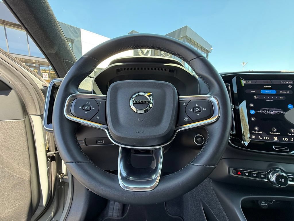 Used 2024 Volvo XC40 B5 Core AWD/4WD image 19