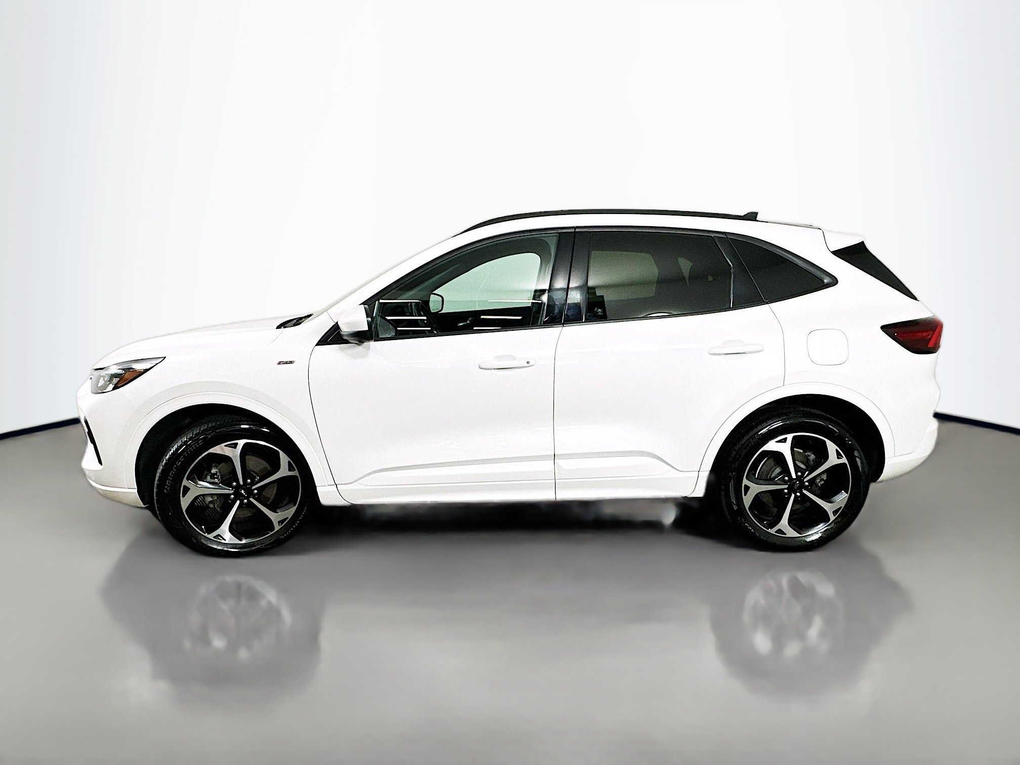 Used 2023 Ford Escape ST-Line Select w/ Tech Pack #2 AWD/4WD image 4