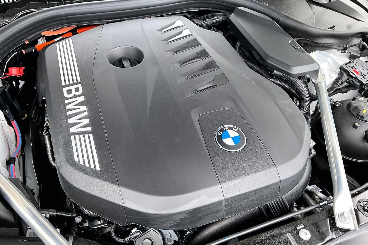 New 2027 BMW 550e xDrive AWD/4WD image 17